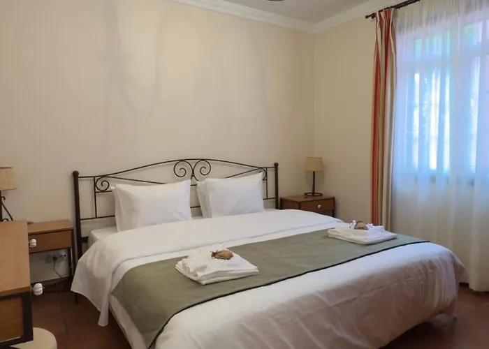 Rocha Do Sol 59a - Ensuite With Balcony View Canhas